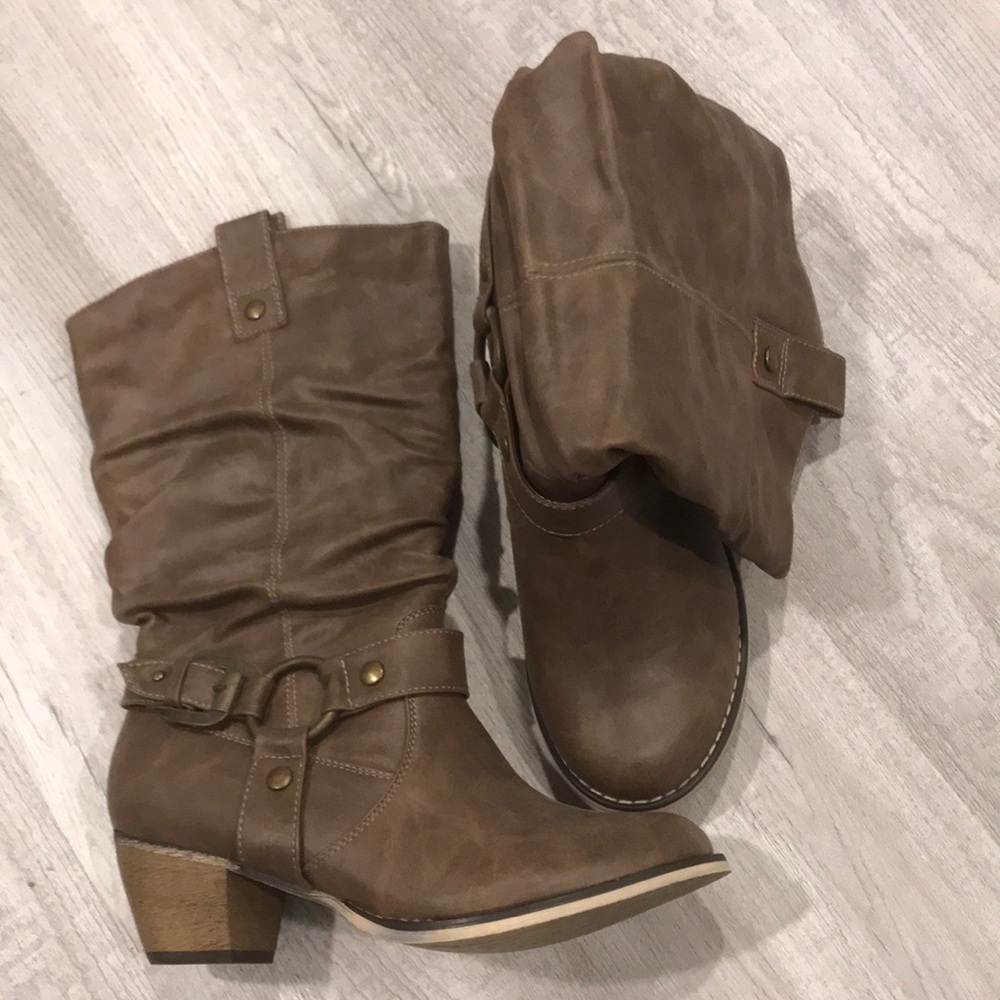 Wild-02 mid calf cowboy style brown boots.